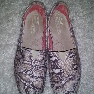 Toms Slipons